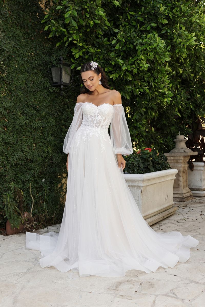 puff sleeve a line wedding dress A-line Bridal Gown by May Queen RQ8168 AW26 Modern Applique Spaghetti Strap Size:32C Dramatic puff sleeves with
