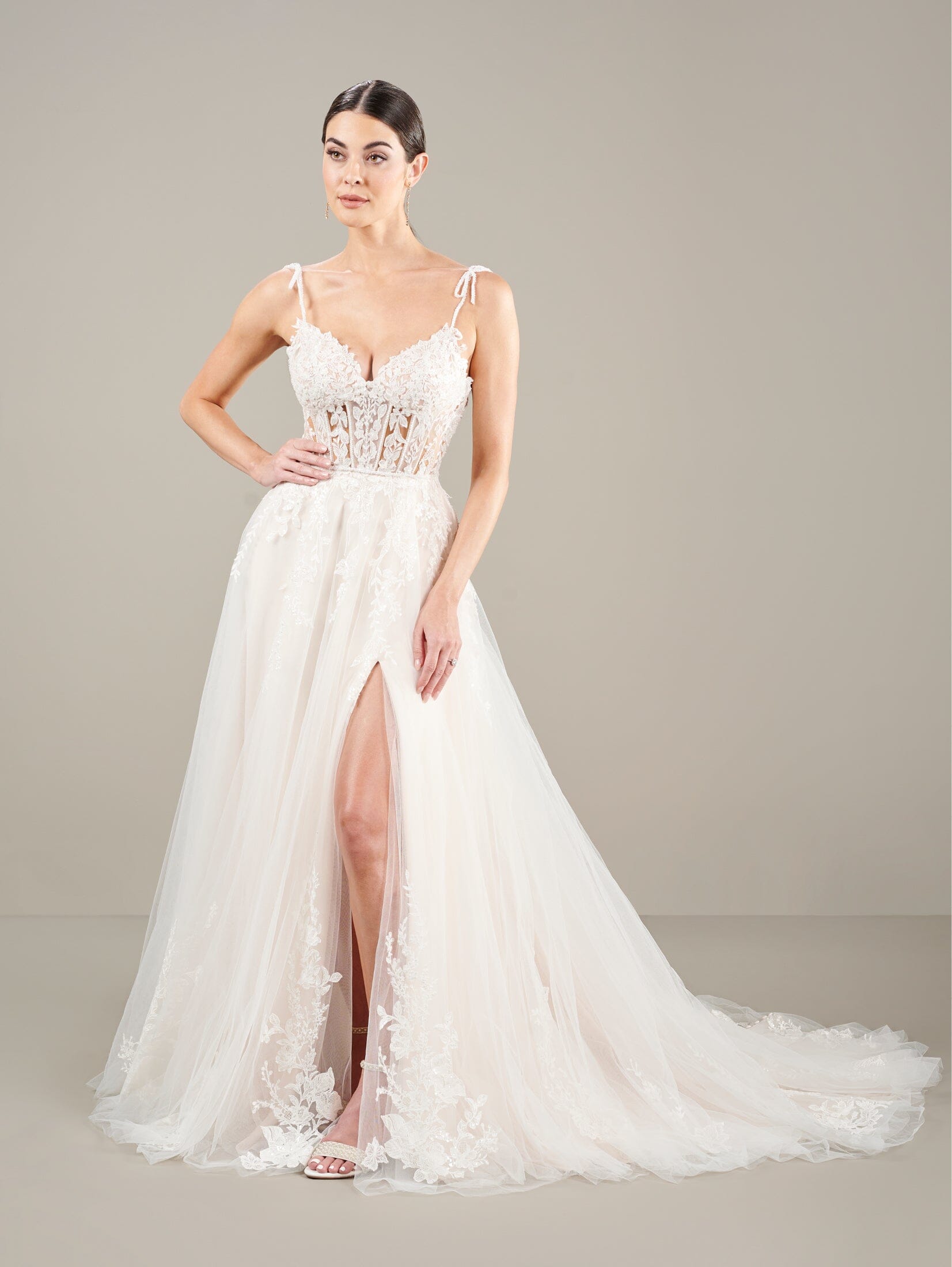 applique-corset-slit-bridal-