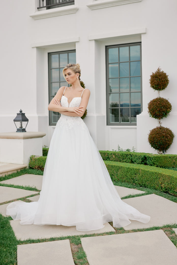 Applique Sleeveless A-line Bridal Gown by Nox Anabel JE1059