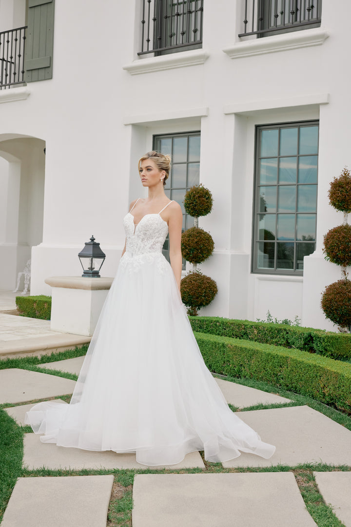 Applique Sleeveless A-line Bridal Gown by Nox Anabel JE1059