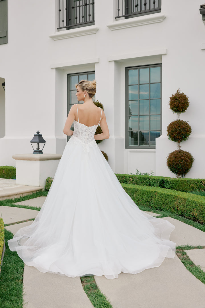 Applique Sleeveless A-line Bridal Gown by Nox Anabel JE1059