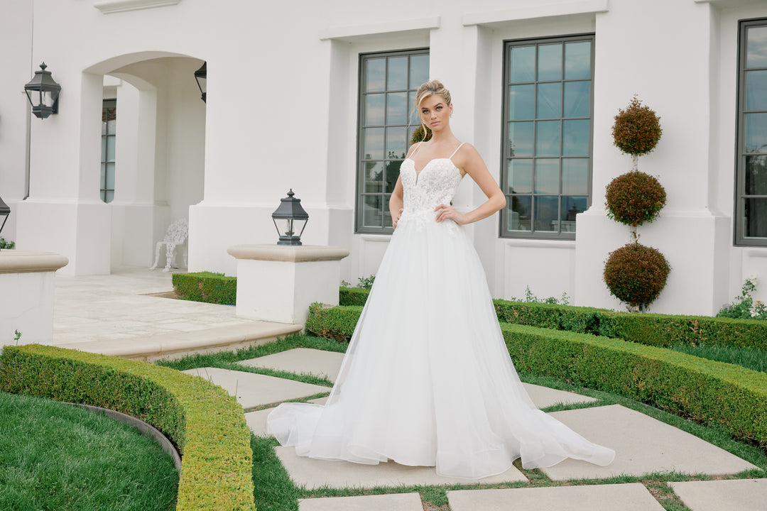 Applique Sleeveless A-line Bridal Gown by Nox Anabel JE1059