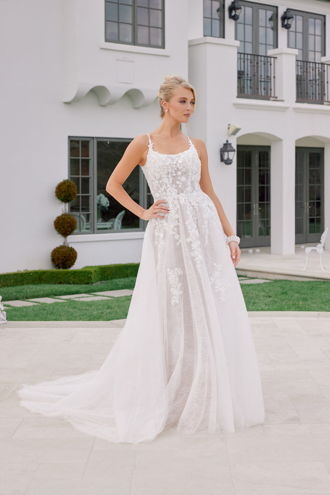 Applique Sleeveless A-line Bridal Gown by Nox Anabel JE1074L