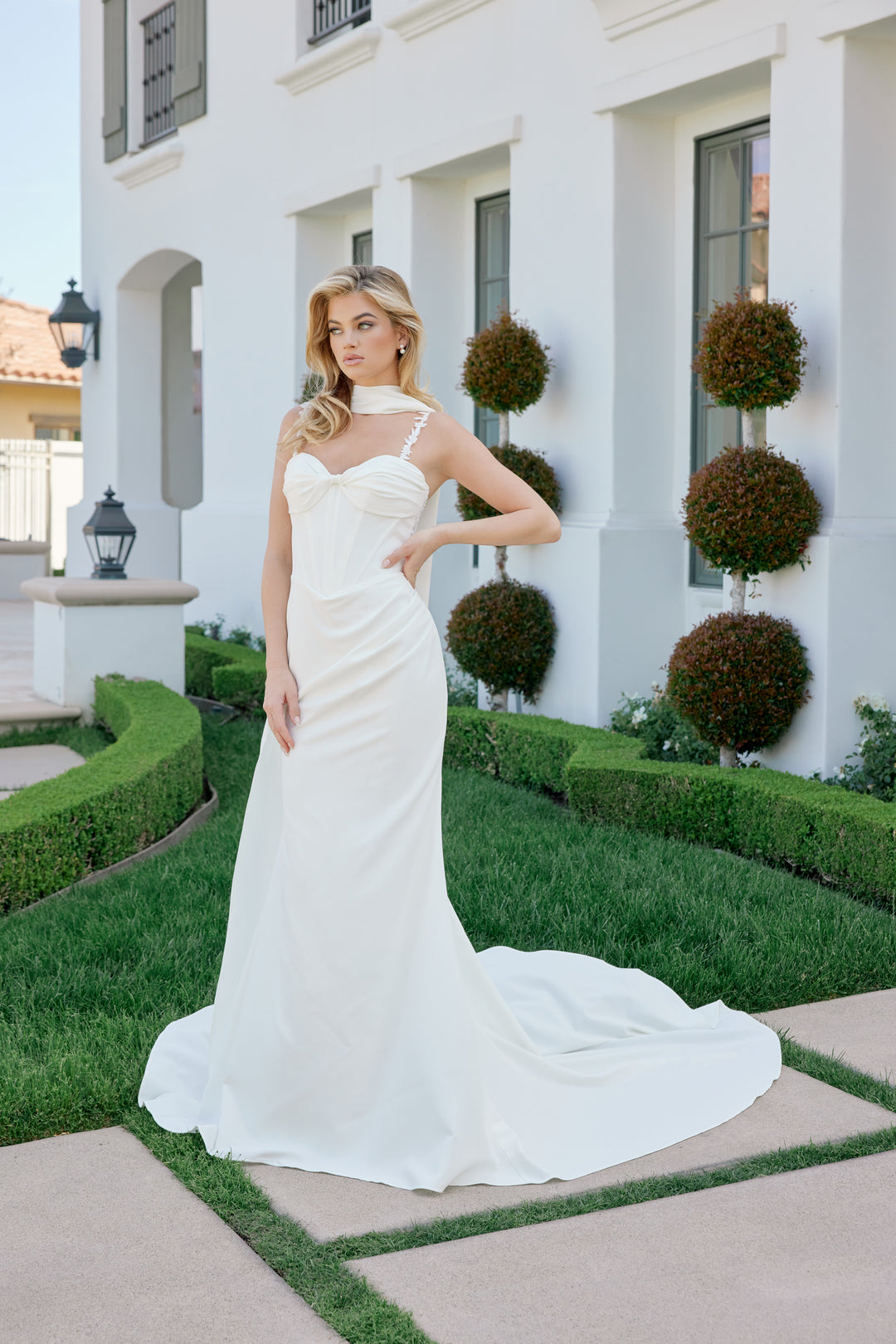 Applique Sleeveless Bridal Gown by Nox Anabel JE1079