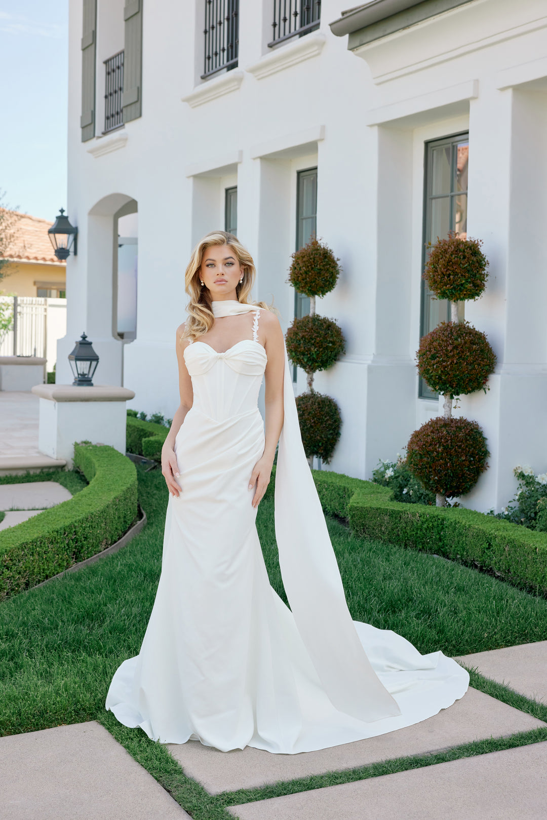 Applique Sleeveless Bridal Gown by Nox Anabel JE1079