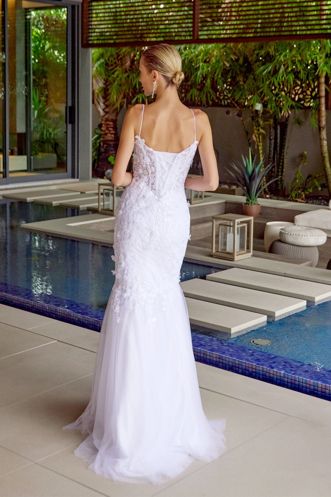 mermaid sleeveless wedding dress Lace Wedding Dress With Train Mermaid Sleeveless V-Neck Bridal Gowns Free Customization