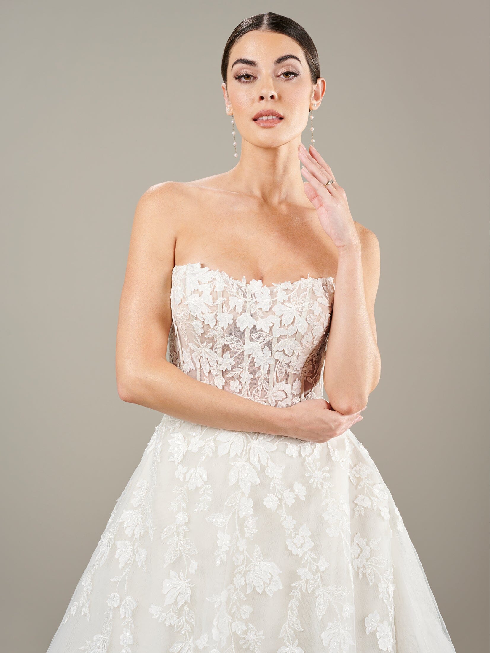 【Adrianna Papell】ベルスリーブ ミディドレス Sleeveless Midi Dress With Square Neck And Tiered Skirt In