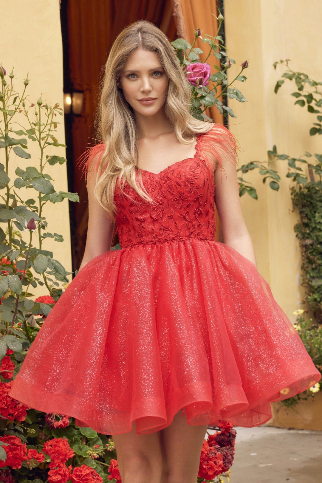 red feather dress short Customized(can Not Refund) Gorgeous Red Feather Short Prom Dresses With Straps Mini Length Ball Gown Women Pageant Gowns Crystals Beaded Gowns