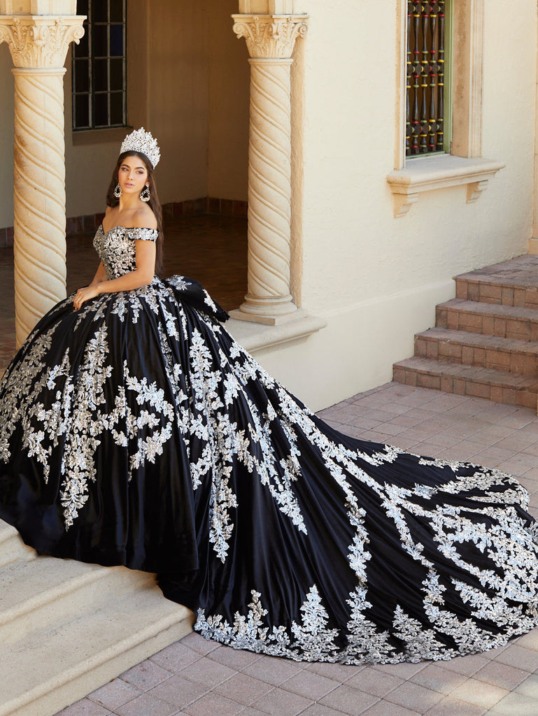 black and white quince dresses Sleeveless Quinceanera Sweetheart Appliques Lace Up Ball layered mesh construction built to maintain maximum volume and a consistent Velvet Off Shoulder Quinceanera Dress