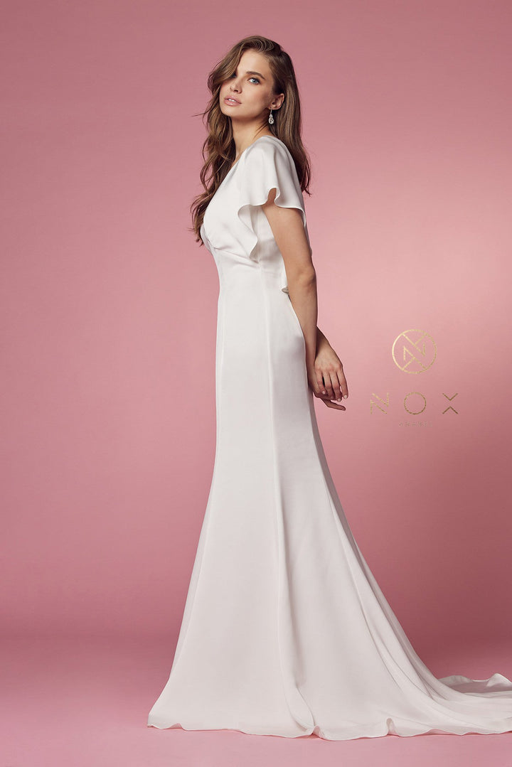 White Fitted Short Sleeve Gown by Nox Anabel JE912